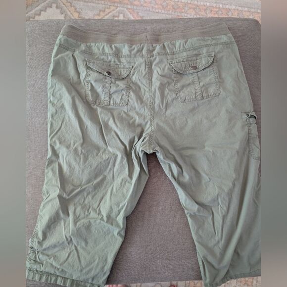 Evans Cargo Capris Light Olive Size 26W - Picture 3 of 3